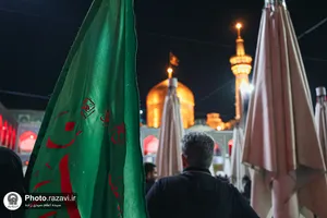 حرم مطهر رضوی در شب عاشورای حسینی