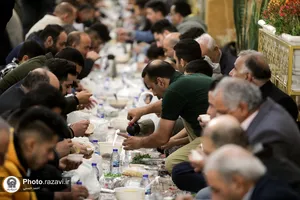 سفره اکرام ماه مبارک رمضان در حرم مطهر رضوی