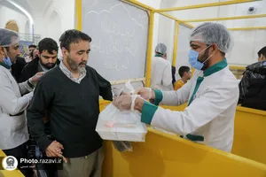 سفره اکرام ماه مبارک رمضان در حرم مطهر رضوی