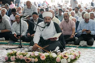 اقامه نماز مستحبی عید سعید غدیر در حرم مطهر رضوی