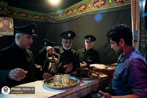 توزیع ۲۰ هزار پرس غذای متبرک به یاد رهبر شهید انقلاب-۱