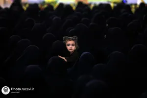 اهدای نشان خادمیاران خواهر رواق کودک