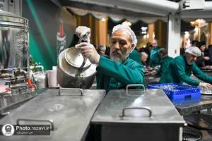 پذیرایی از زائران بارگاه منور رضوی در چایخانه حرم مطهر