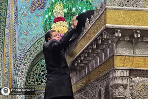 سیاه پوشی حرم مطهر رضوی در آستانه ایام شهادت امیرالمومنین