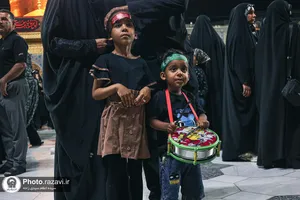 حرم مطهر رضوی در شب عاشورای حسینی