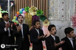 گردهمایی پسران و پدران غیر ایرانی در حرم مطهر رضوی