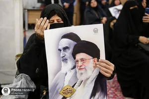 ترجمه همزمان سخنرانی رهبر معظم انقلاب در حرم مطهر رضوی