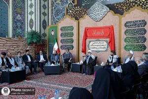 دیدار جمعی از شعرا و نویسندگان دفاع مقدس با تولیت آستان قدس رضوی