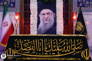 حضور مردم عزادار بر مزار مطهر رهبر شهید انقلاب اسلامی