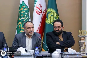 اهدای مدال محمد انصاری به آستان قدس رضوی
