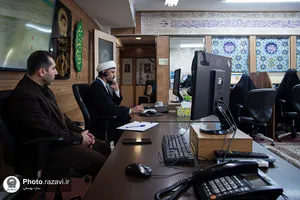 پاسخگویی تلفنی مدیر پایگاه&zwnj;های تبلیغی معرفتی حرم مطهر رضوی به مخاطبان سامانه ۱۳۸