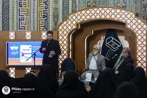 نقد و بررسی کتاب &laquo;خار و میخک&raquo;