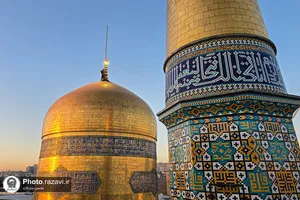 تعویض پرچم حرم امام رضا علیه&zwnj;السلام به مناسبت شهادت حضرت زهرا سلام&zwnj;الله علیها