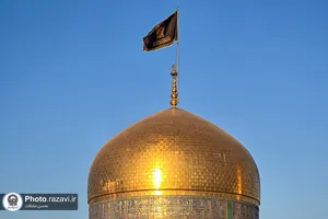 تعویض پرچم حرم امام رضا علیه&zwnj;السلام به مناسبت شهادت حضرت زهرا سلام&zwnj;الله علیها