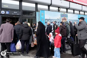 استقبال از زائران مشهد مقدس توسط خدام حرم مطهر رضوی