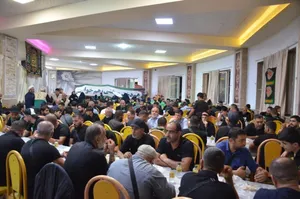 پذیرایی معنوی و اطعام حسینی از زائران اربعین در مرز تمرچین + تصاویر