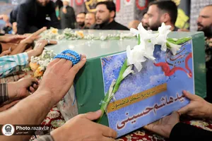 مراسم وداع با پیکر شهید سیدهاشم حسینی در حرم مطهر رضوی