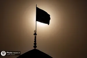 تعویض پرچم گنبد منور رضوی به مناسبت وفات حضرت معصومه(سلام الله علیها)
