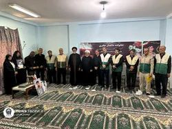 ابلاغ پیام تولیت آستان قدس به خانواده شهدای جنگ رمضان در بوشهر