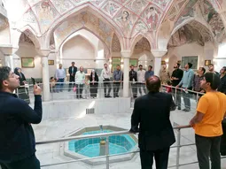 تشرف برگزیدگان بیست و نهمین جشنواره قرآن و عترت دانشگاه پیام‌نور به حرم مطهر رضوی