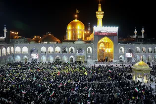 تجمع مردمی محکومیت حملات رژیم آمریکا و اسرائیل به خاک ایران در حرم مطهر رضوی-۱