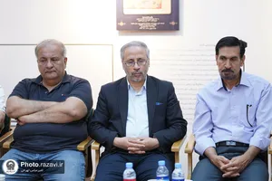 نشست صمیمی نویسندگان با تولیت آستان قدس رضوی