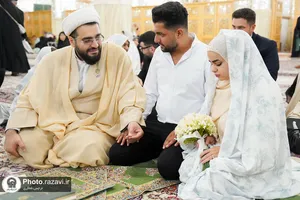 تشرف زوج&zwnj;های جوان به حرم مطهر رضوی