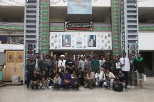 Foreign students participate in Martyred Leader’s funeral procession in Mashhad