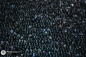 اقامه نماز بر پیکر مطهر رهبر شهید انقلاب در حرم مطهر رضوی