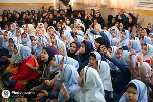 توزیع صبحانه گرم در دبستان دخترانه شهید عامل مشهد