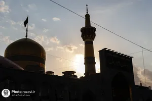 حرم مطهر رضوی در شام شهادت امام رضا علیه&zwnj;السلام