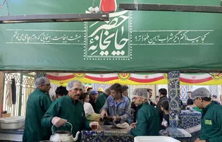 کام زائران امام رئوف با ۲ تُن خرمای ناب کرمان شیرین شد