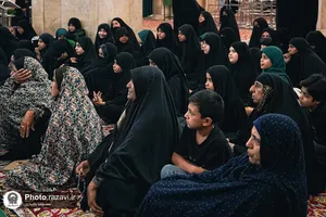 عزاداری زائران اردوزبان در حرم مطهر رضوی