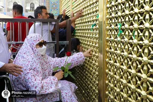 تشرف جمعی از معلولان اصفهانی به حرم مطهر رضوی