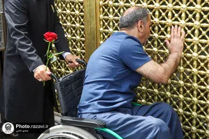 تشرف جمعی از جانبازان ۷۰ درصد آسایشگاه امام خمینی(ره) مشهد به حرم مطهر رضوی
