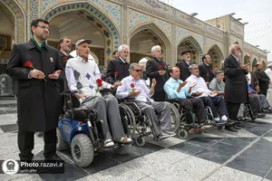 تشرف جمعی از جانبازان ۷۰ درصد آسایشگاه امام خمینی(ره) مشهد به حرم مطهر رضوی