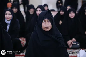 عزاداری زائران انگلیسی زبان در حرم مطهر رضوی