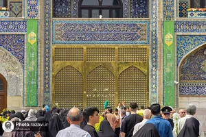 نصب کتیبه های مناسبتی دهه کرامت در حرم رضوی