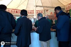 به صرف چای کنار حضرت