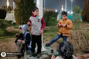 به صرف چای کنار حضرت