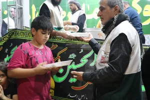 عشق رضوی در مرز چذابه؛ خدمت بی&zwnj;وقفه خادمیاران اهواز به زائران اربعین/ گزارش تصویری