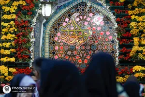 گل آرایی حرم مطهر رضوی در دهه کرامت