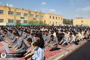 اقامه نماز جماعت دانش آموزان مدارس امام رضا(ع) به امامت آیت الله طباطبایی