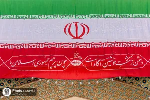 نصب پرچم ایران در حرم مطهر رضوی