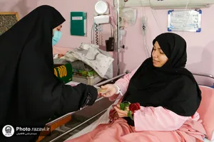 اهداء هدیه به فرزندان تازه متولد شده توسط خدام حرم مطهر رضوی