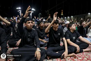 عزاداری زائران عرب زبان در حرم مطهر رضوی