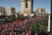 حضور جمعیت عظیم در مشهد و آخرین وداع با رهبر شهید