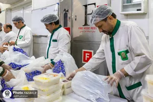 توزیع روزانه 2 هزار پرس افطاری متبرک در سطح شهر مشهد