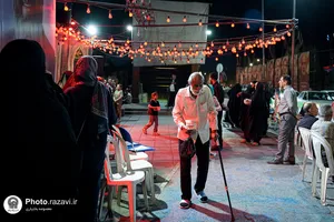 توزیع ۲۰ هزار پرس غذای متبرک به یاد رهبر شهید انقلاب-۱