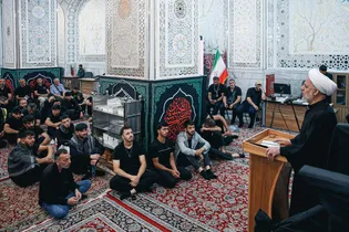 تشرف زائران کشور‌های آذربایجان و ازبکستان به حرم مطهر رضوی